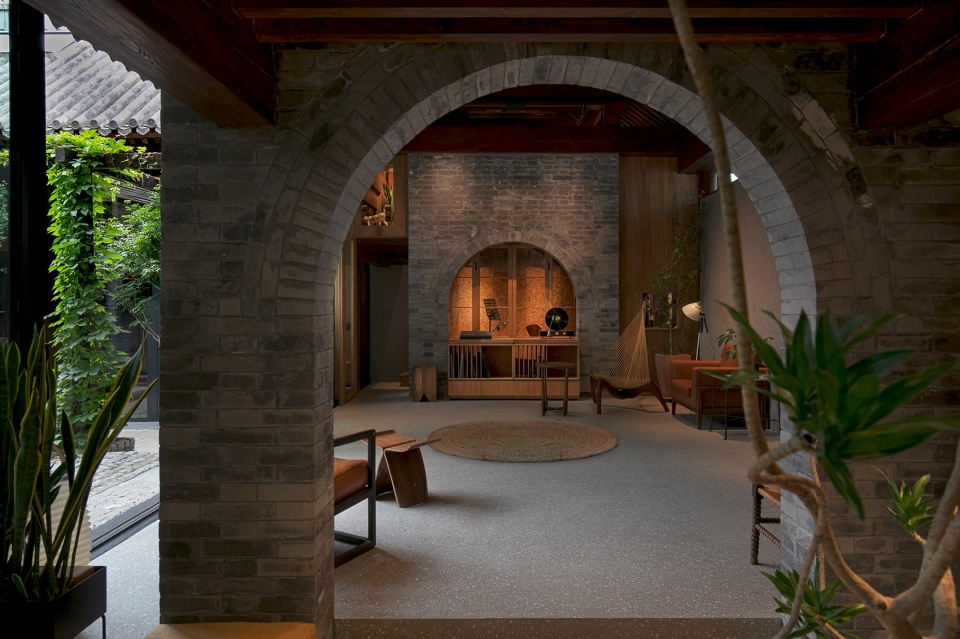 shiyuan by days in yard workshop