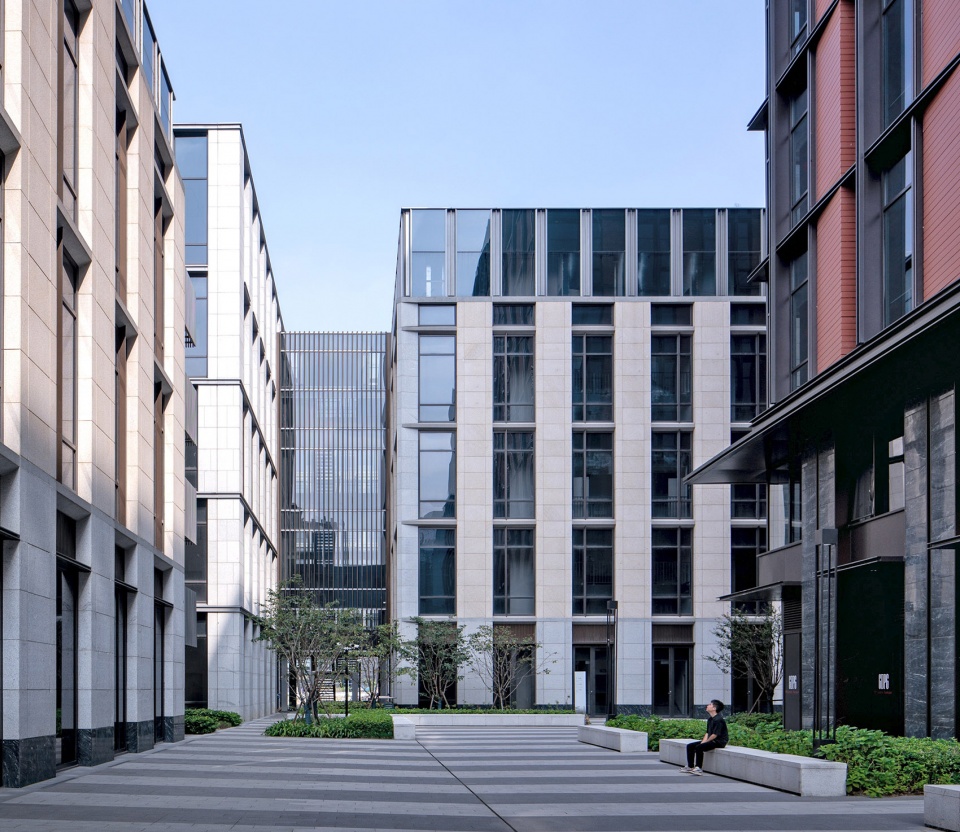 Shanghai Hongqiao Wanchuang Center Shenzhen Huahui Design
