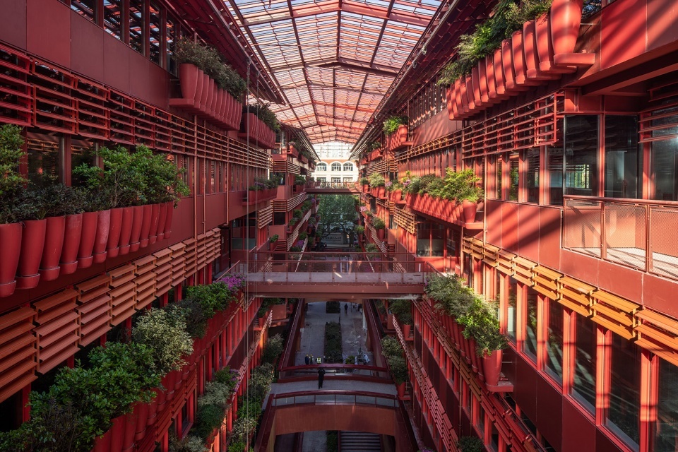 The street of 1000 red jars Jean Nouvel 960x640