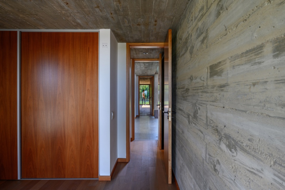 Raw Housing Iase Arquitectos