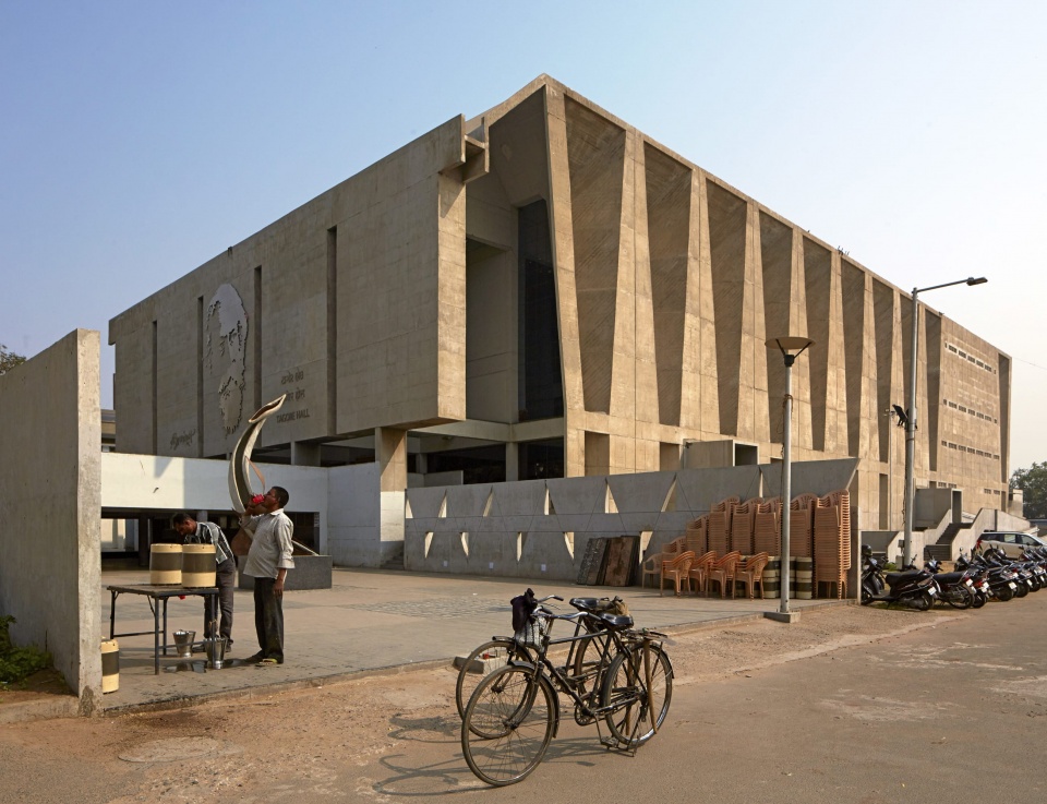 balkrishna doshi vsf edmund sumner tagore memorial hall2