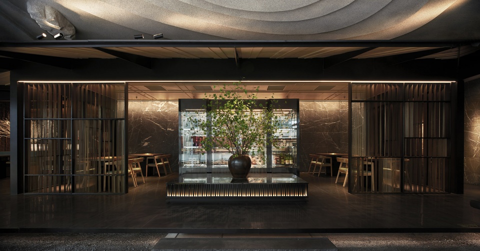 DAIMUYAKINIKU China by okamoto deguchi design