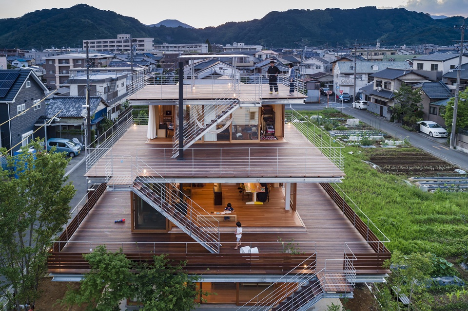 castle house by tezuka architects