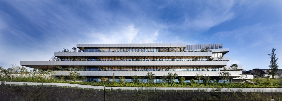 zenyaku kogyo rd center by nikken sekkei ltd