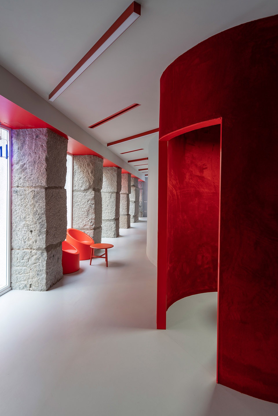 IMPRESS MADRID TEENS by Raul Sanchez Architects