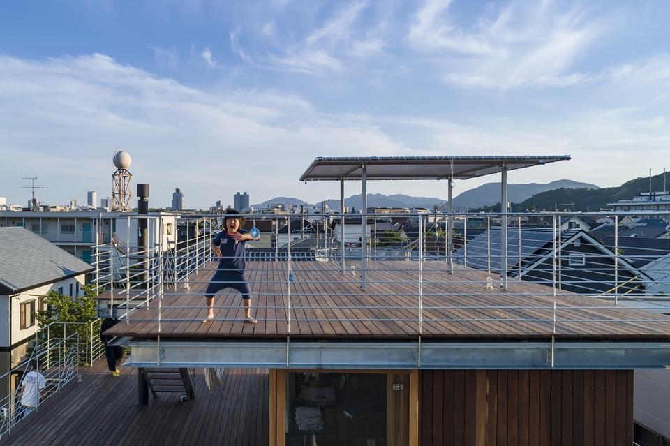 castle house by tezuka architects