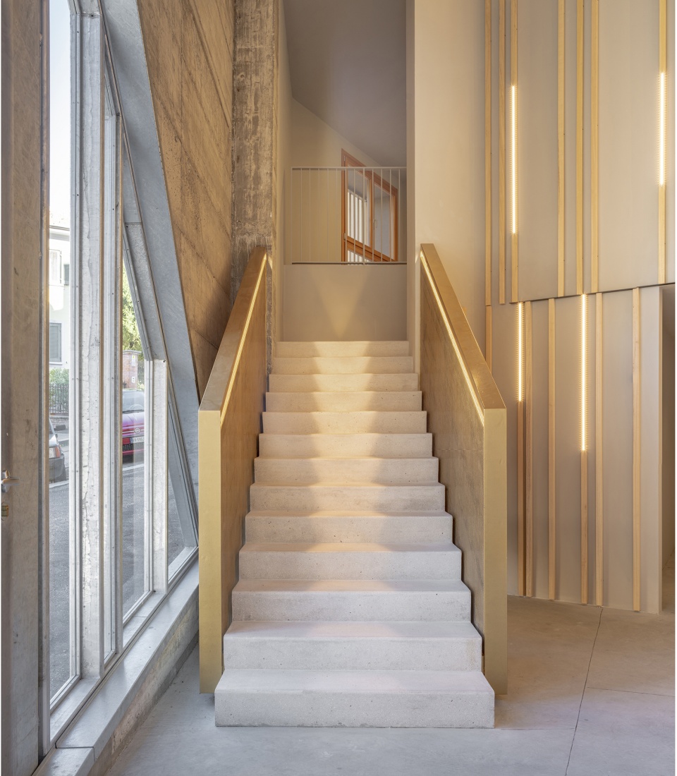 the house on stilts by studio architetti
