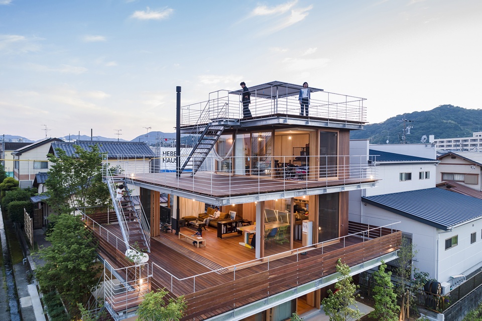 castle house by tezuka architects