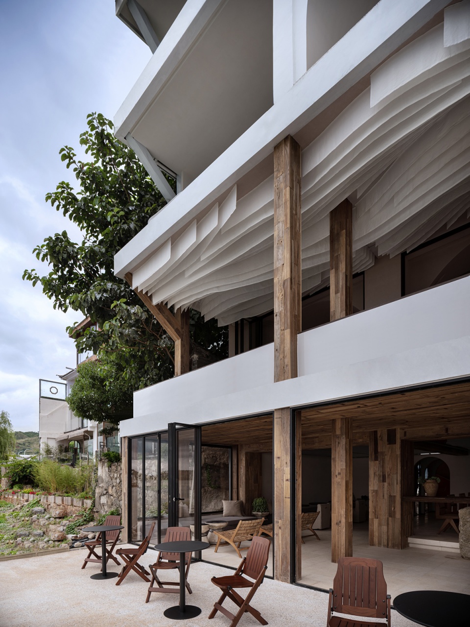 the tree villa by the erhai lake china by fusion design