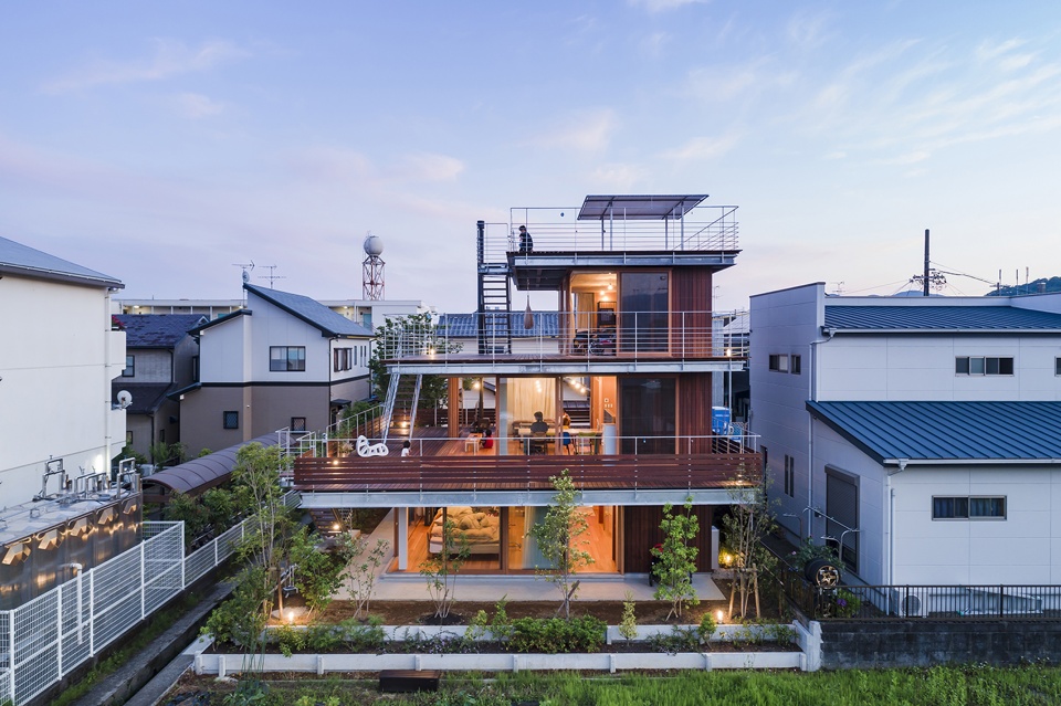 castle house by tezuka architects