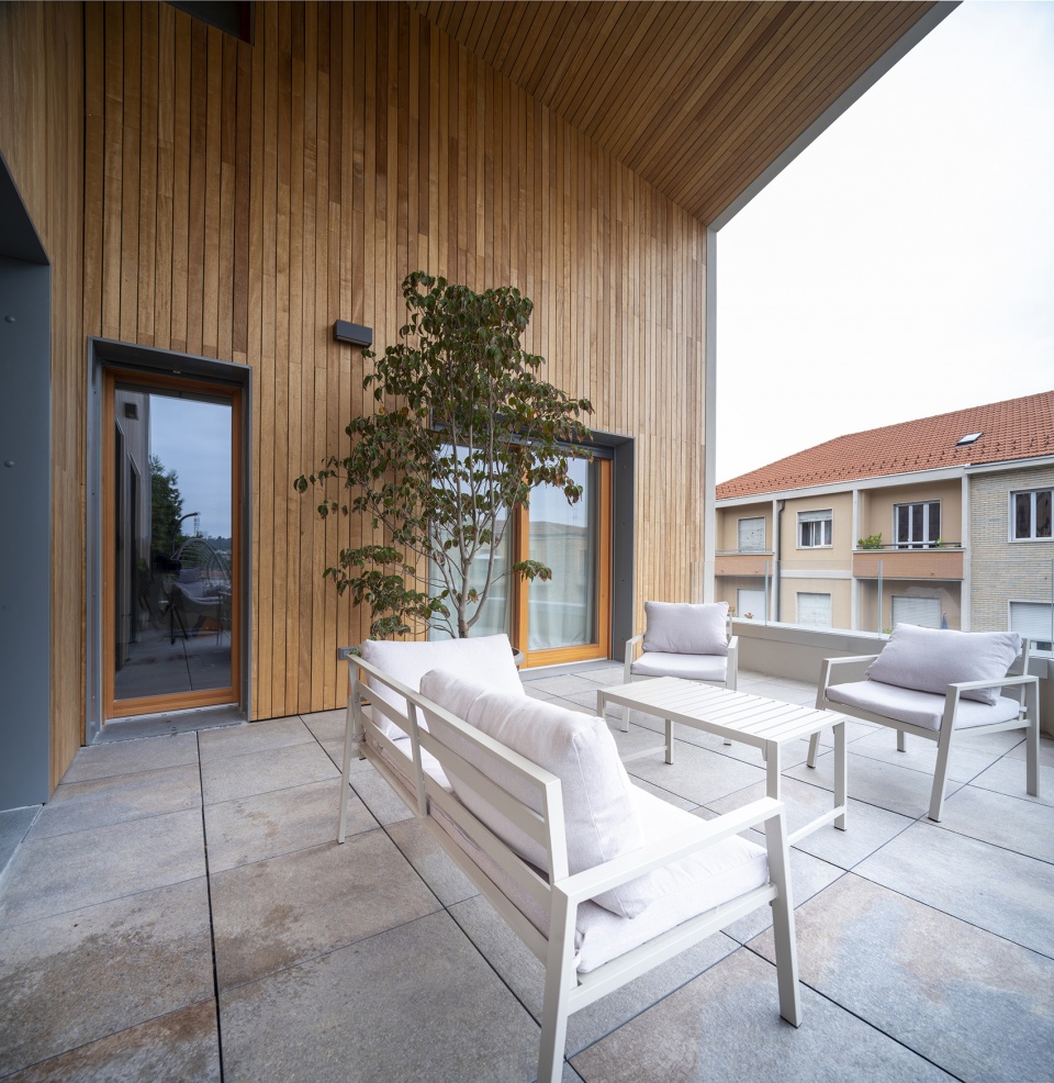 the house on stilts by studio architetti