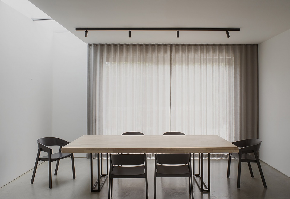Claygate House by Alexander Martin Architects