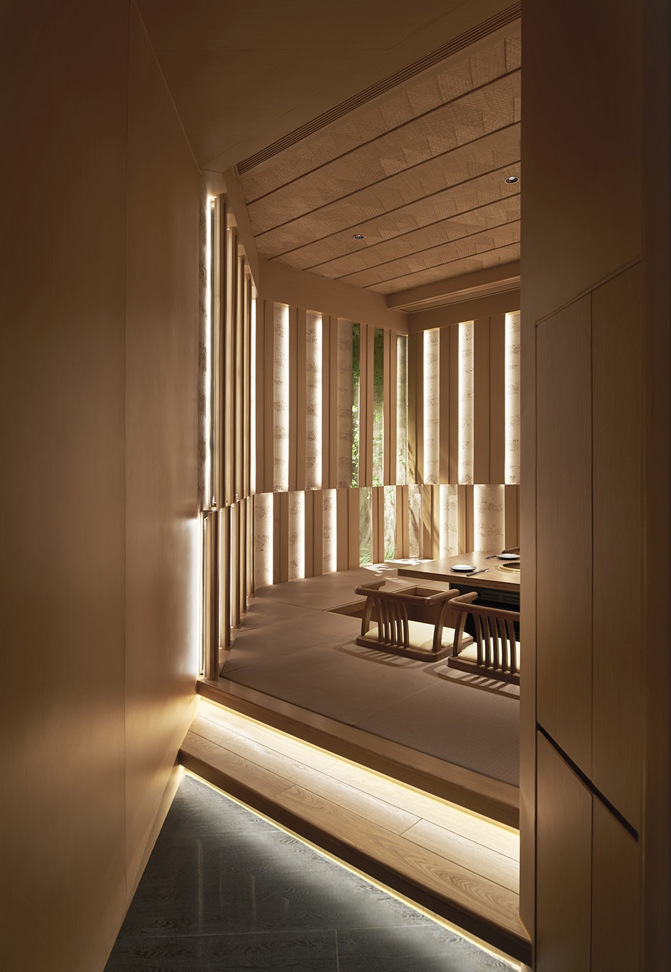 DAIMUYAKINIKU China by okamoto deguchi design