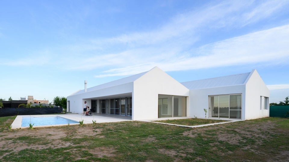 Genaro House by s estudio