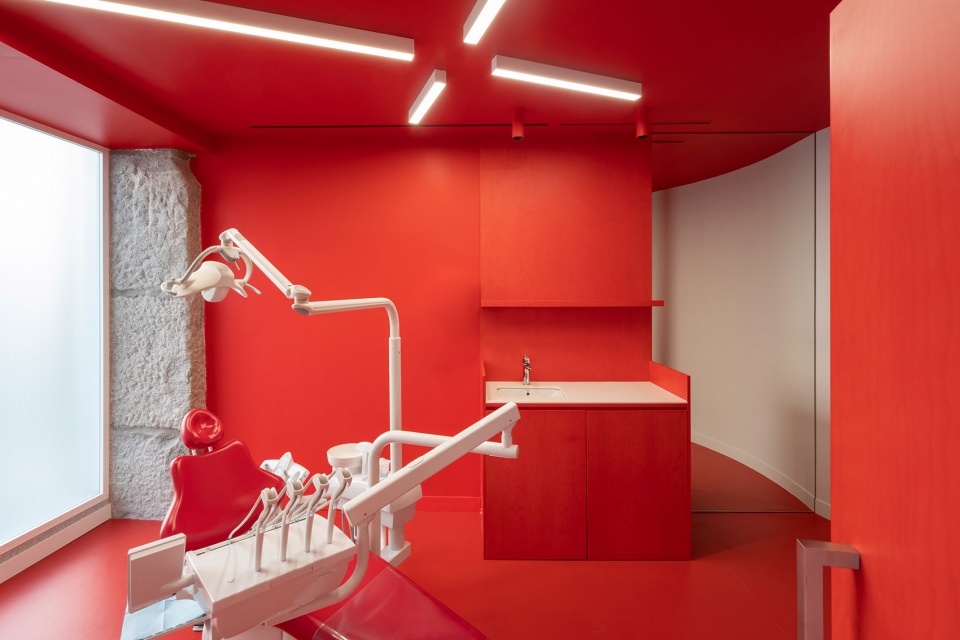 IMPRESS MADRID TEENS by Raul Sanchez Architects