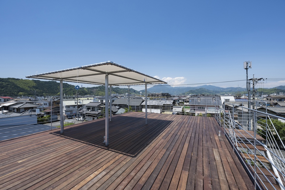 castle house by tezuka architects