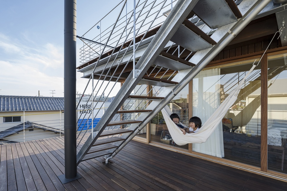 castle house by tezuka architects