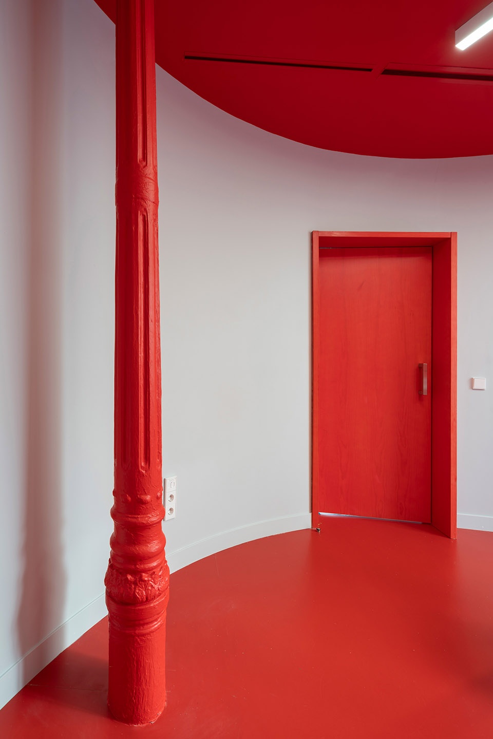 IMPRESS MADRID TEENS by Raul Sanchez Architects