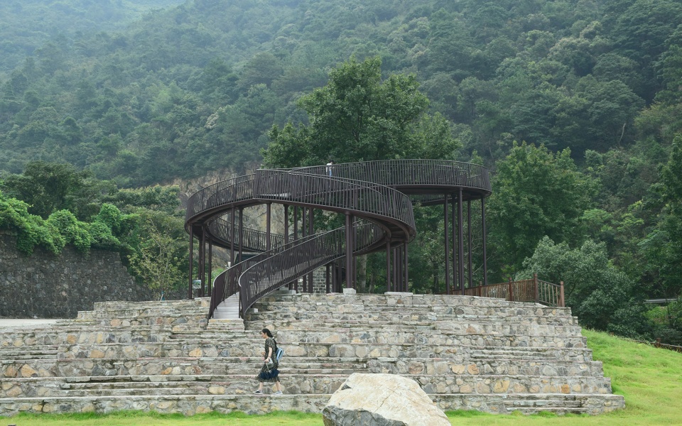 platforms in jiutou green way china by semi arch architecture design
