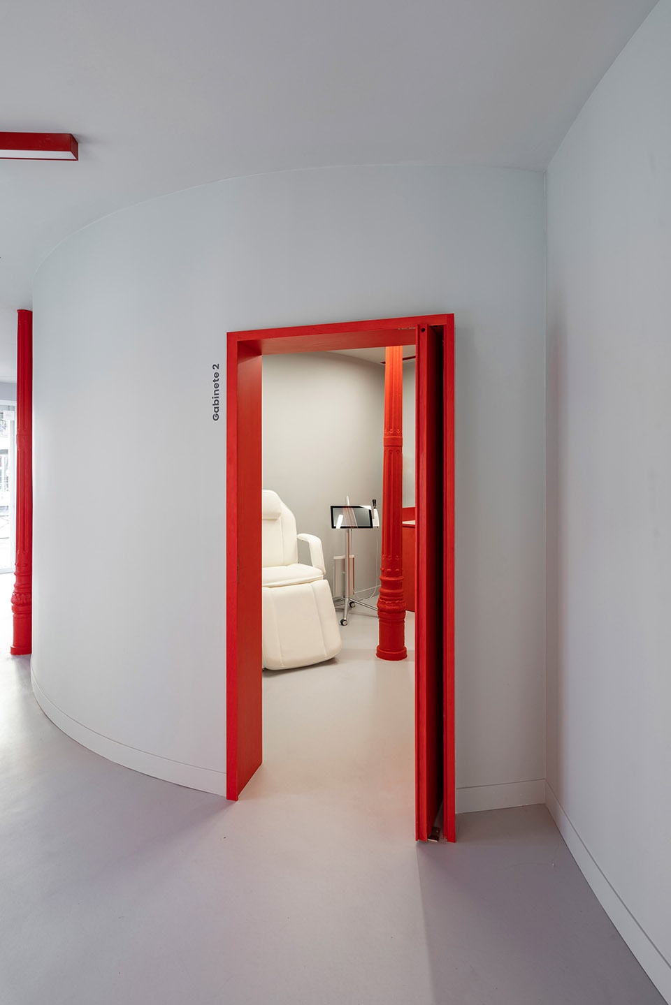 IMPRESS MADRID TEENS by Raul Sanchez Architects
