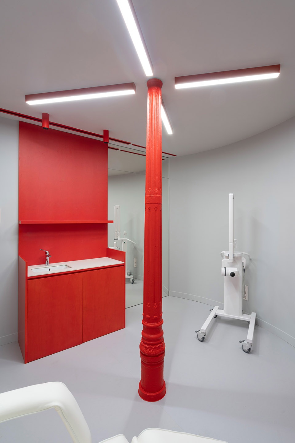 IMPRESS MADRID TEENS by Raul Sanchez Architects