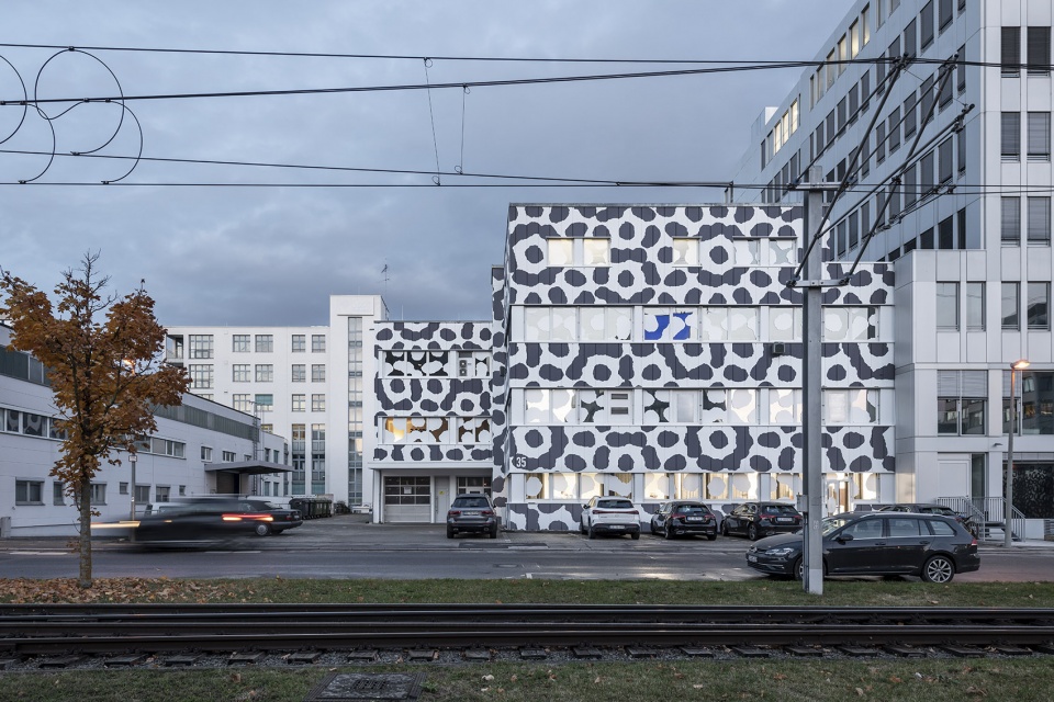 facade intervention of sw35 by j mayer h