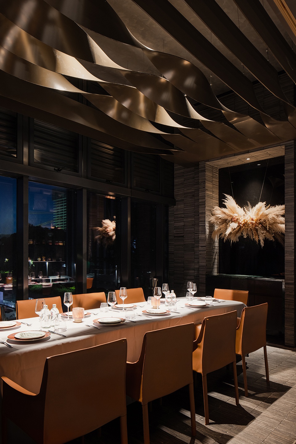le coq wine bistro china by roomoo 1