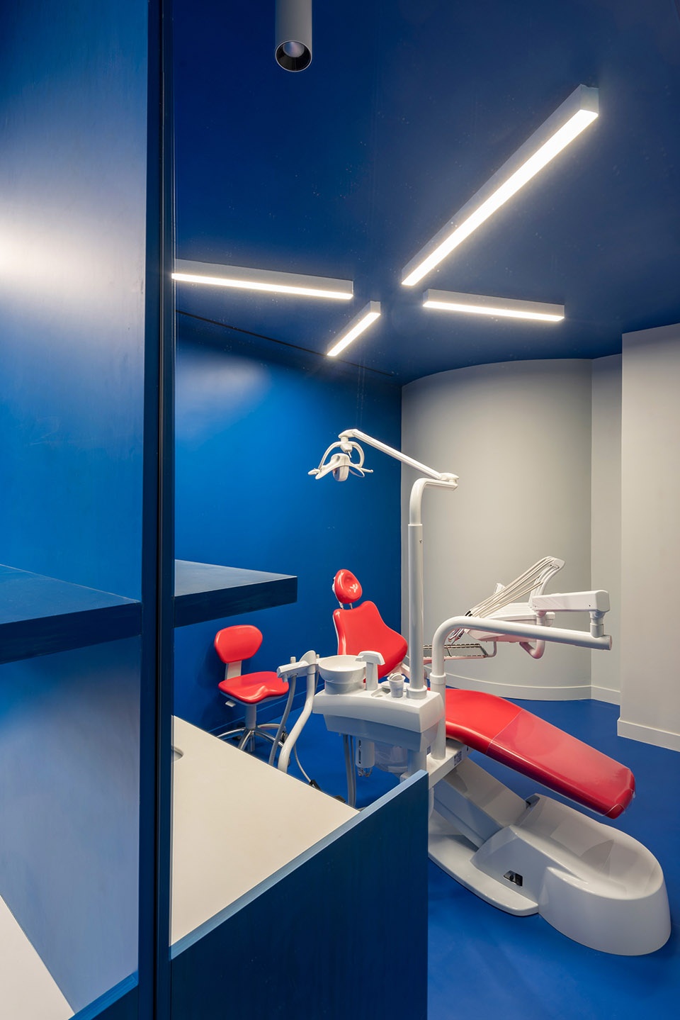 IMPRESS MADRID TEENS by Raul Sanchez Architects