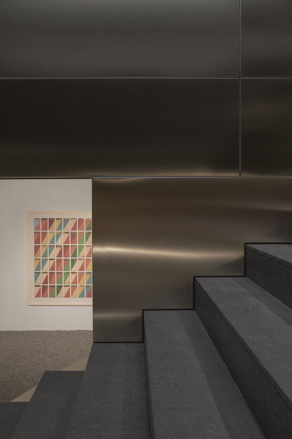 alzueta gallery entrance by francesc rife studio