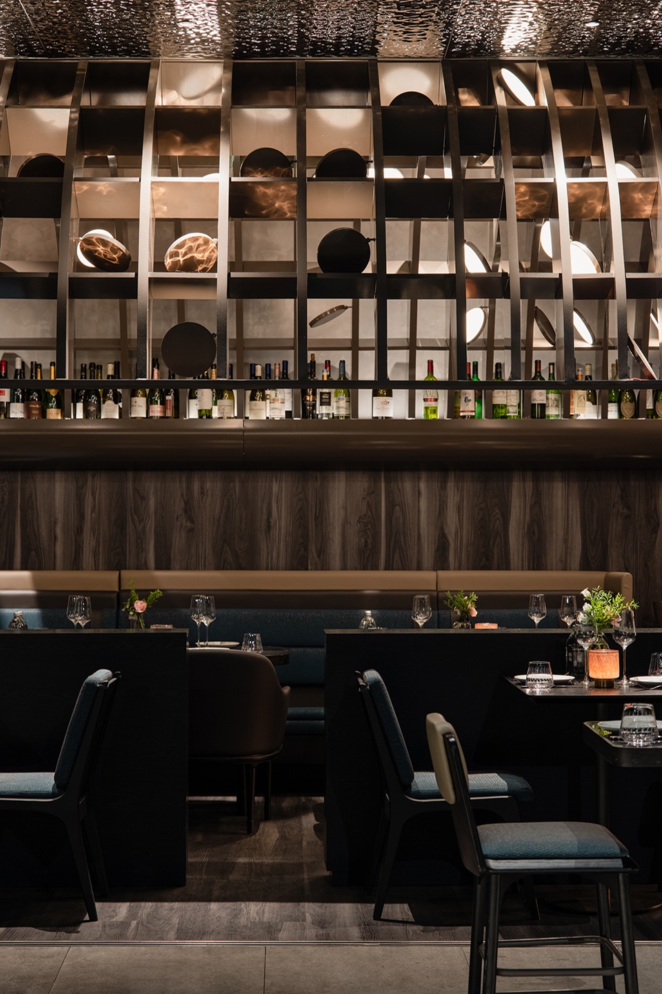 le coq wine bistro china by roomoo 1