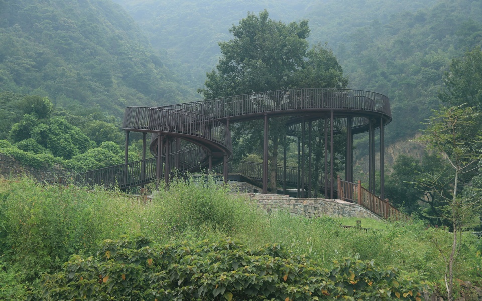 platforms in jiutou green way china by semi arch architecture design
