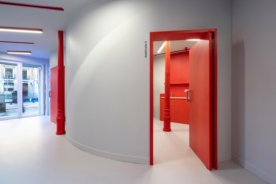 IMPRESS MADRID TEENS by Raul Sanchez Architects