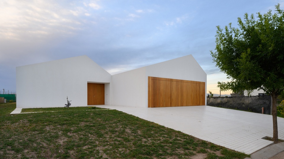 Genaro House by s estudio
