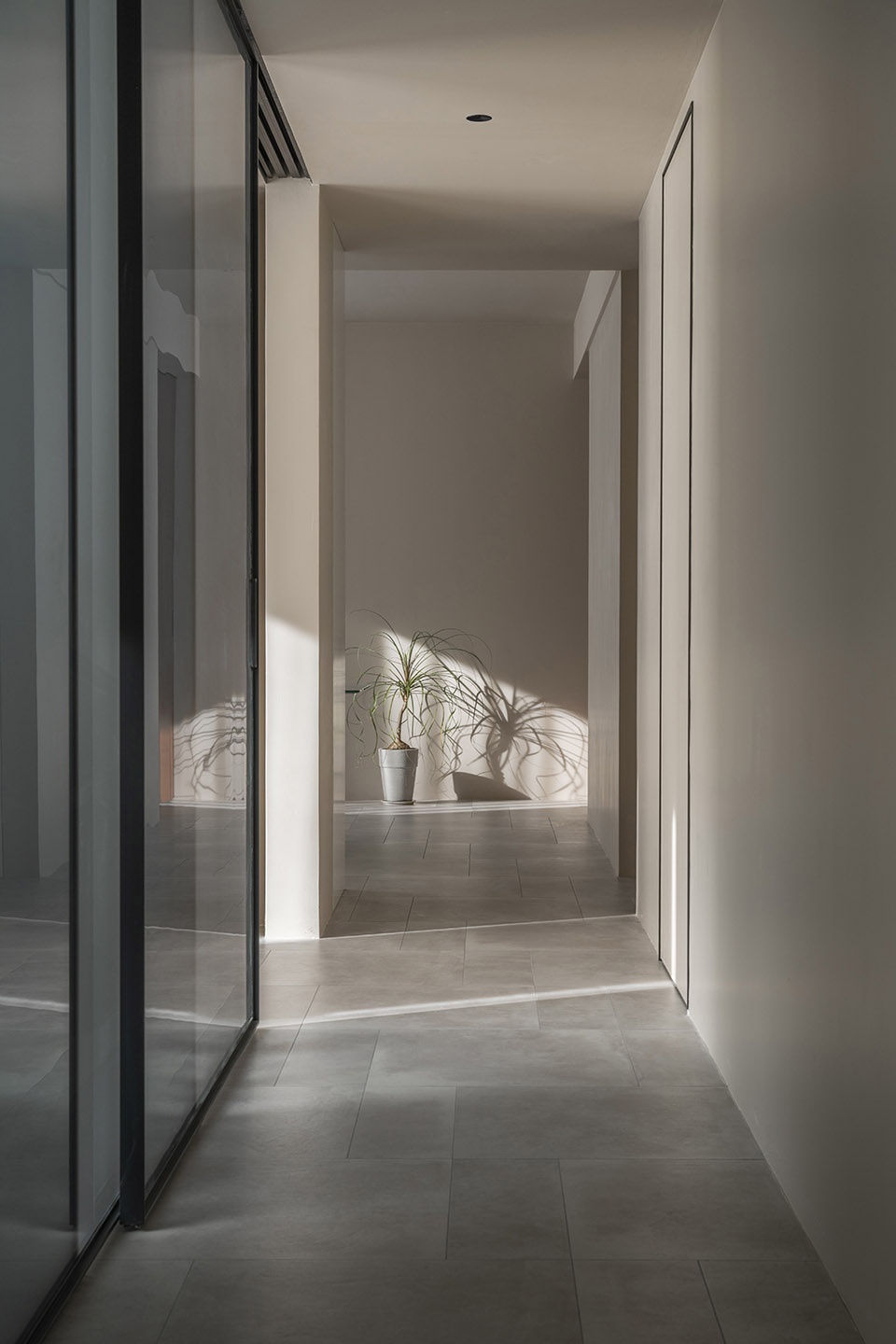 Chaoyang apartment China by Luo Xiuda