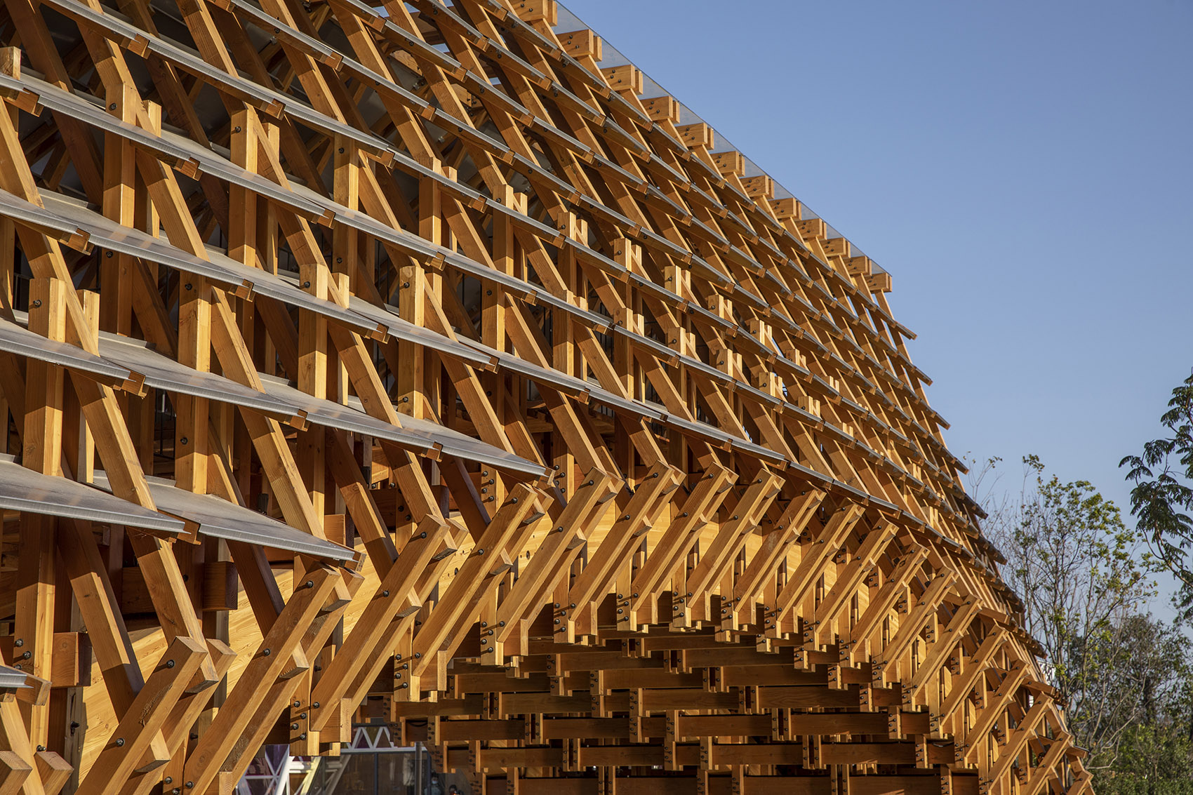 Timber Bridge in Gulou Waterfront, Guangdong, China by LUO studio 谷德设计网