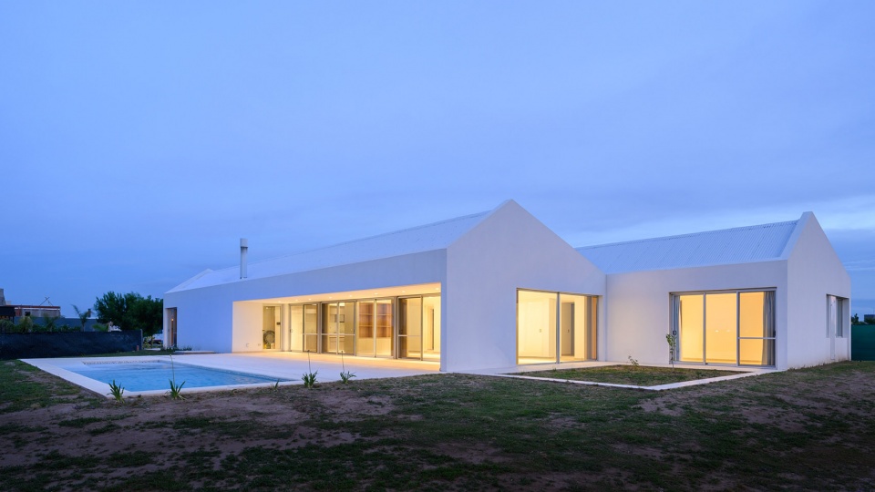 Genaro House by s estudio