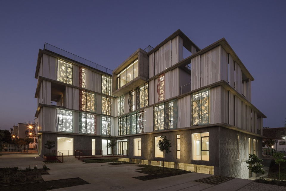 Provincial Office of the Red Cross in Malaga endosdedos architecture