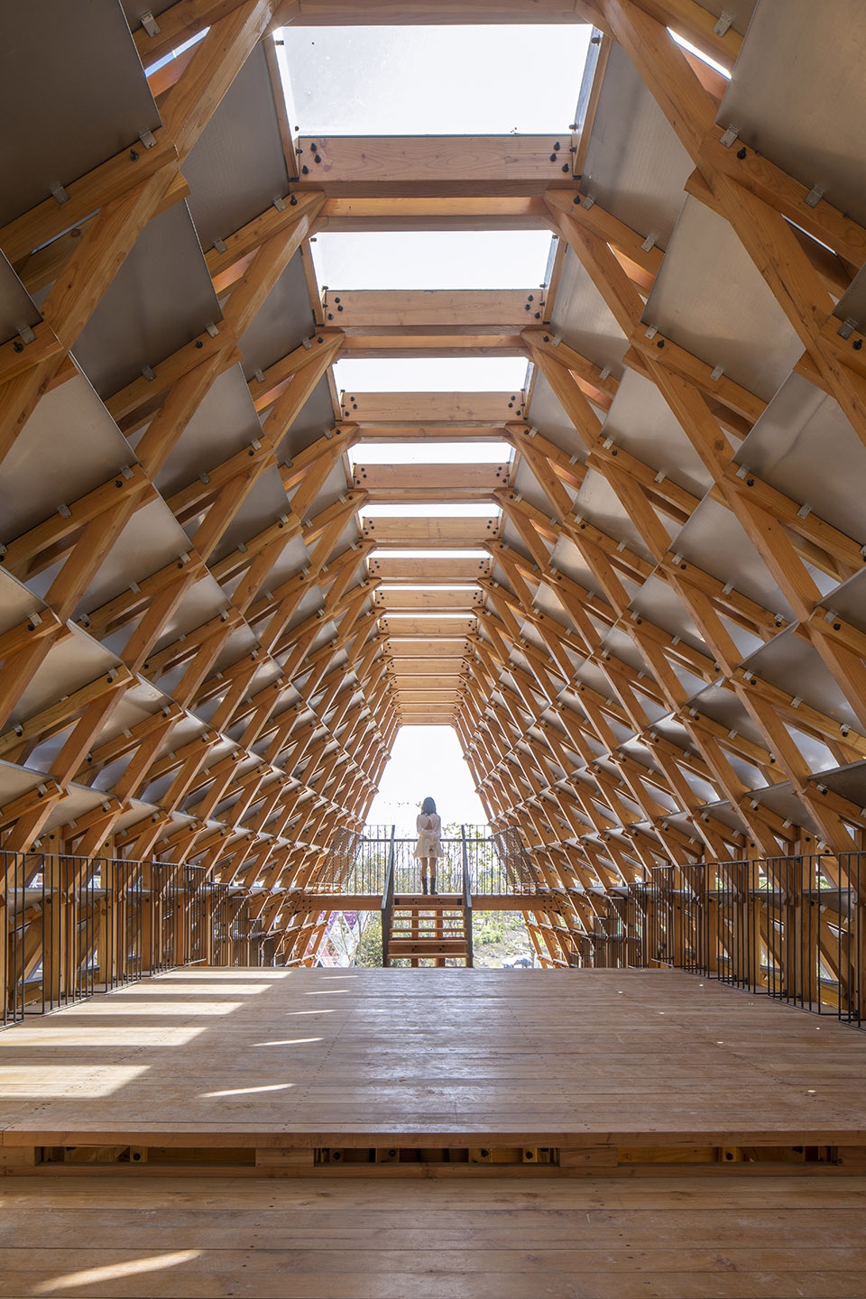 Timber Bridge in Gulou Waterfront LUO studio