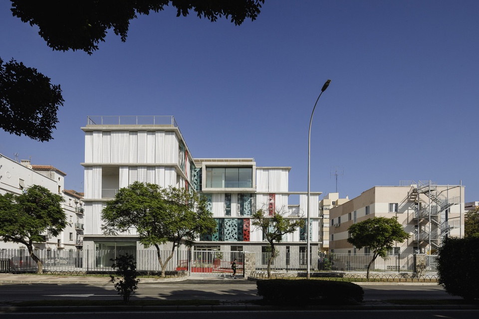 Provincial Office of the Red Cross in Malaga endosdedos architecture