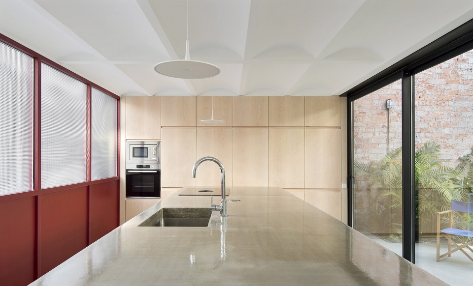 red house barcelona by arame studio