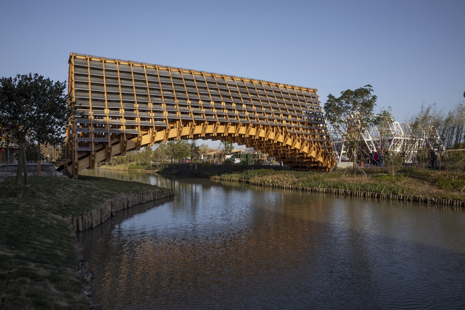 Timber Bridge in Gulou Waterfront LUO studio