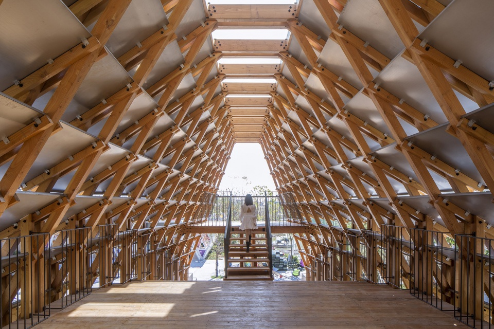 Timber Bridge in Gulou Waterfront LUO studio