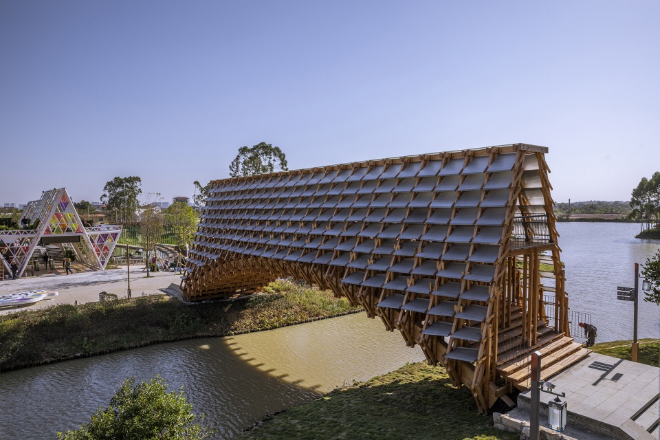 Timber Bridge in Gulou Waterfront LUO studio