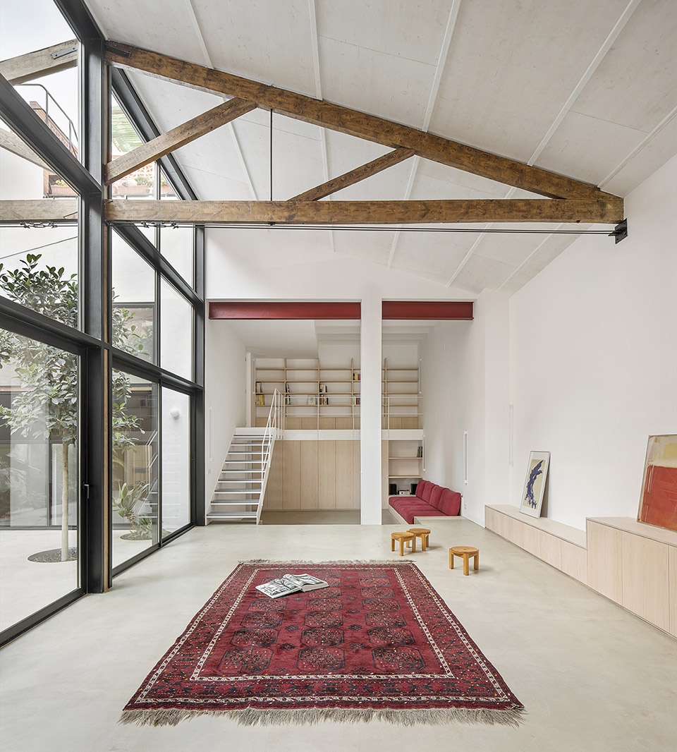 red house barcelona by arame studio
