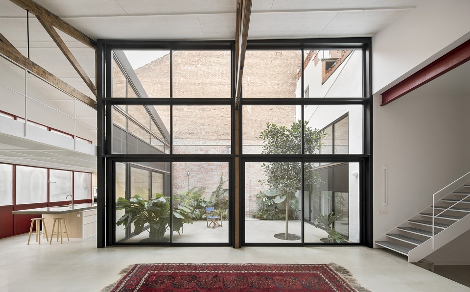 red house barcelona by arame studio