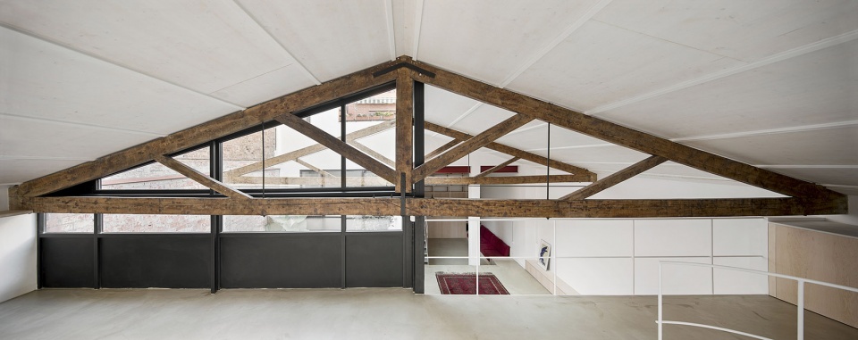 red house barcelona by arame studio