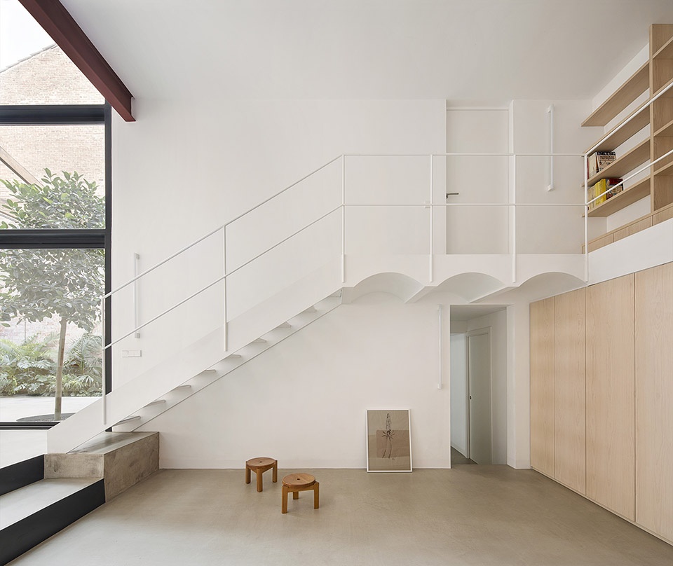 red house barcelona by arame studio