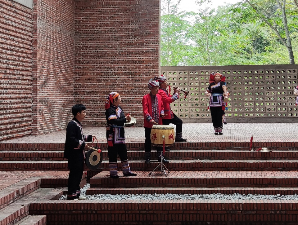 Cultural Service Center and LocalWorkshops of Ruyi Village Regional Studio