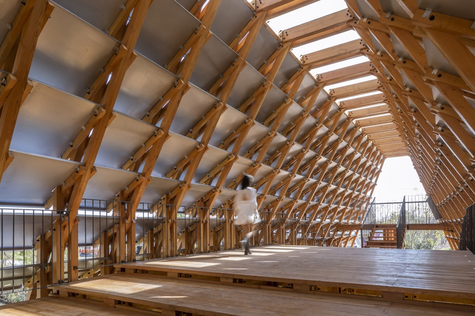 Timber Bridge in Gulou Waterfront LUO studio