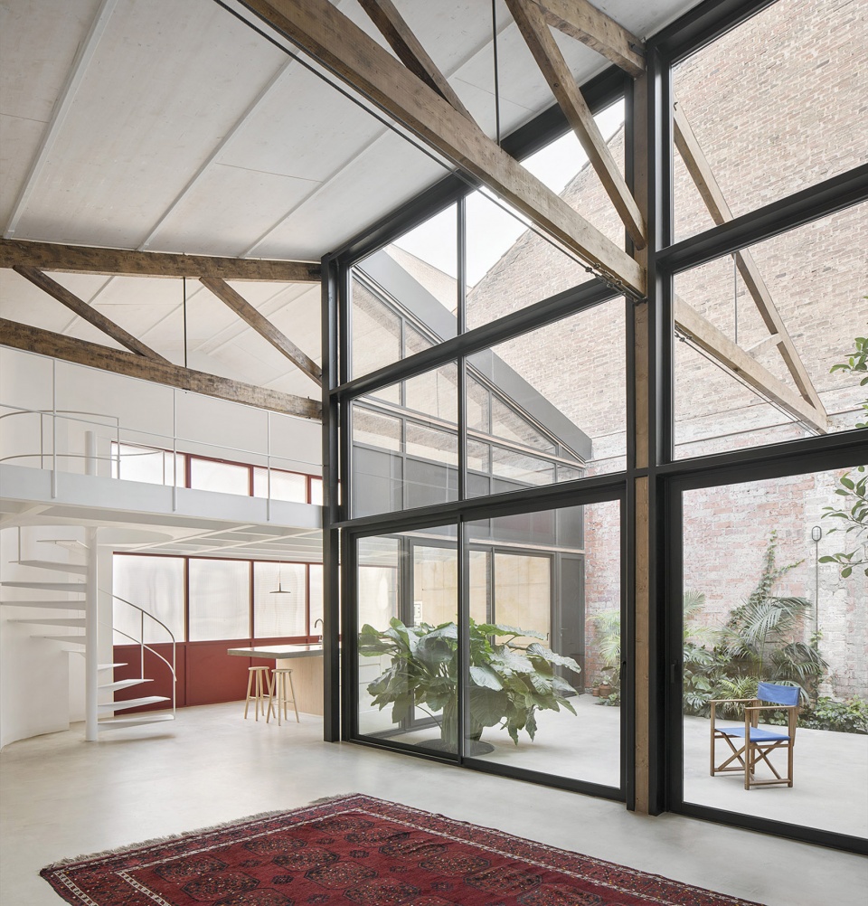 red house barcelona by arame studio